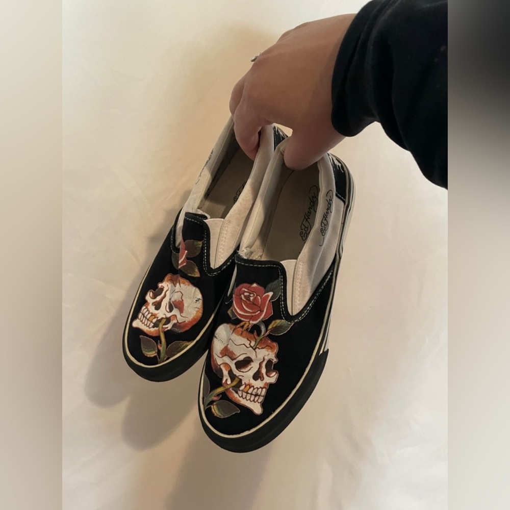 Super dope Vintage Ed Hardy trainers, perfect for the y2k look.